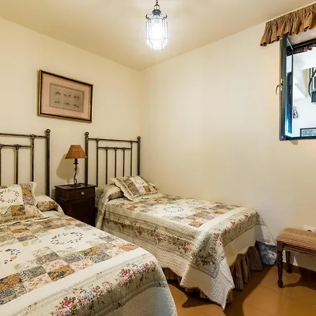 Cortijo El Carmen El Revuelo Holiday home Constantina